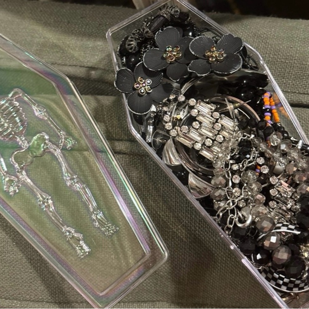 Jewelry jar-coffin